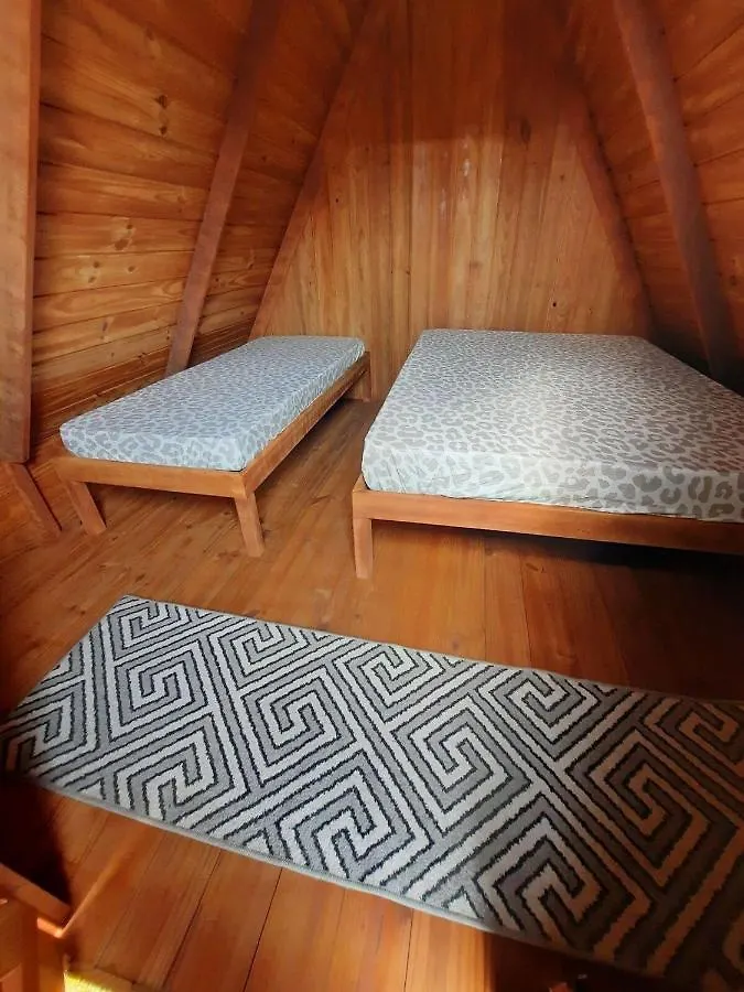 Cabana Com Ar Condicionado E Area De Cozinha E Banheiro Compartilhado A 10 Minutos Do Parque Beto Carrero Penha  Casa de Férias
