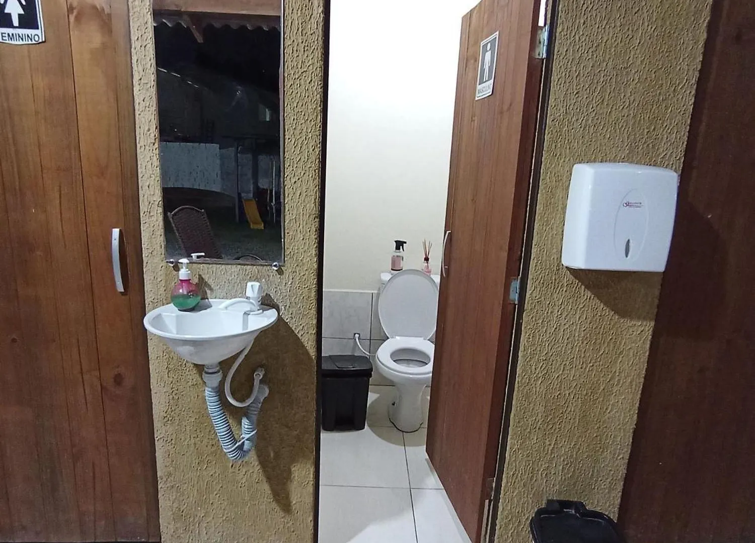 Casa de Férias Cabana Com Ar Condicionado E Area De Cozinha E Banheiro Compartilhado A 10 Minutos Do Parque Beto Carrero Penha