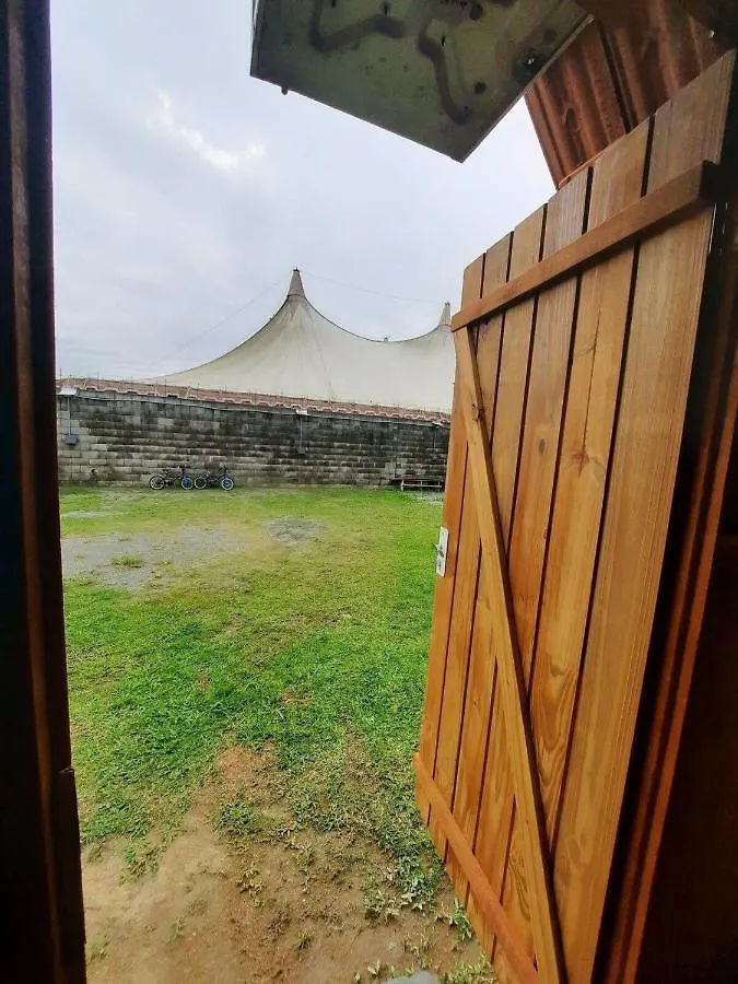 Cabana Com Ar Condicionado E Area De Cozinha E Banheiro Compartilhado A 10 Minutos Do Parque Beto Carrero ペーニャ